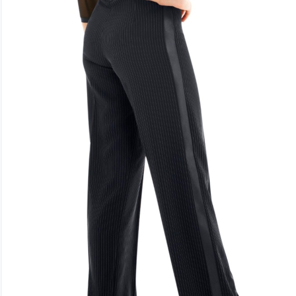The limited women’s black pants with‎ satin stripes down sides size 6